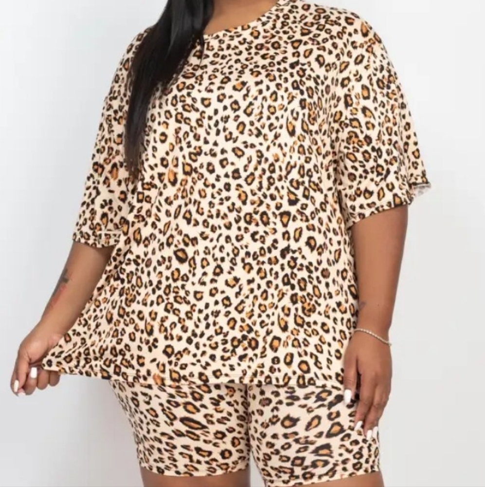 Leopard 🐆 Oversized top and leggings shorts set